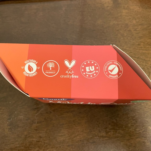 The Original Makeup Eraser - Picture 8 of 9